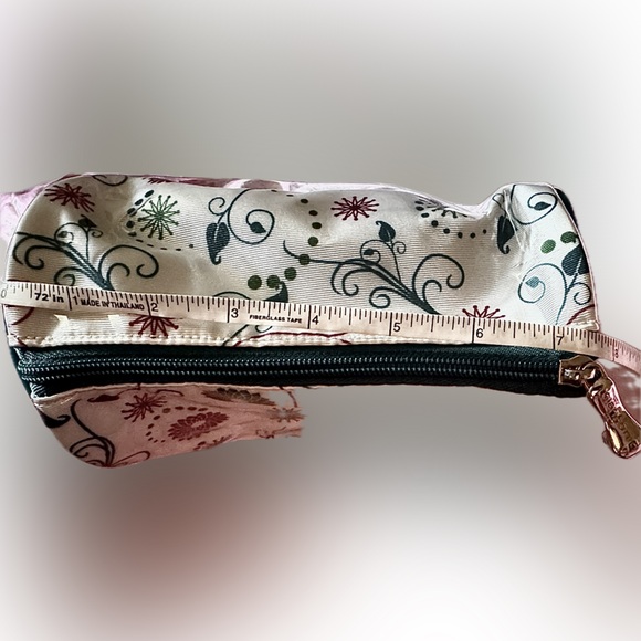 Beautiful Floral Cosmetic Bag - Claire’sonic - Picture 6 of 6